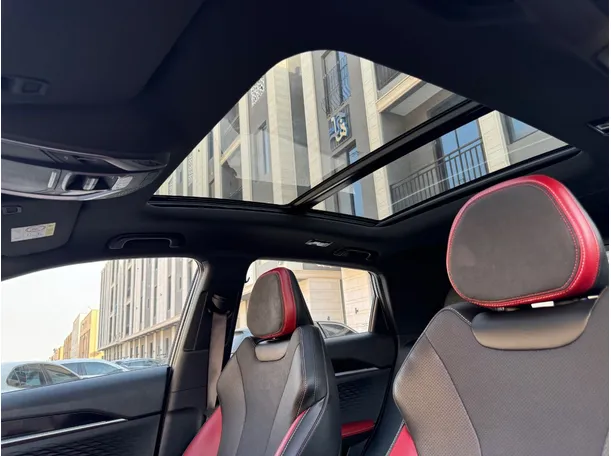 Car image 13