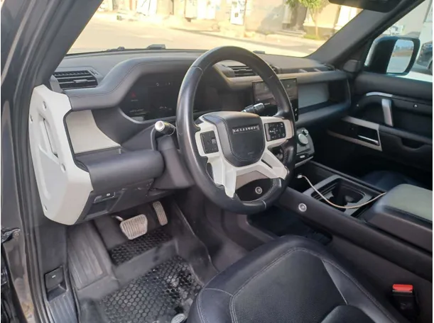 Car image 11