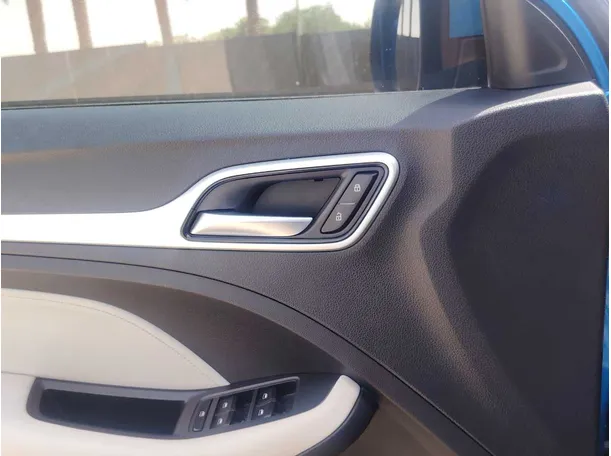 Car image 23