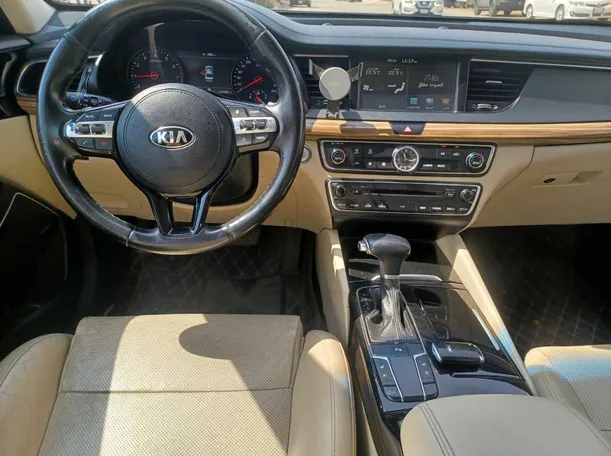 Car image 16