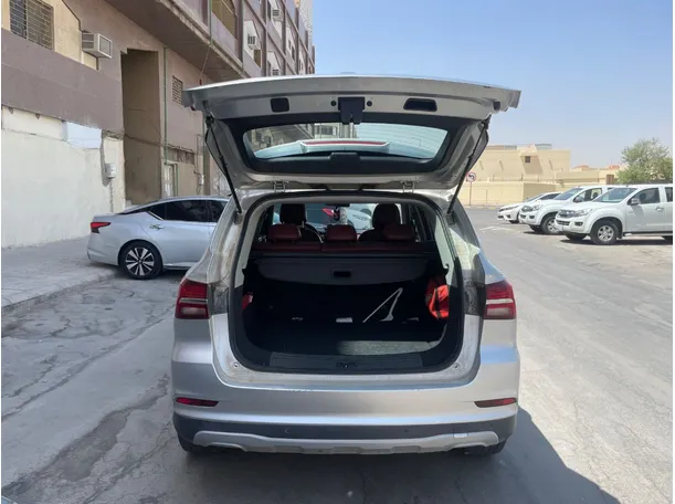Car image 20