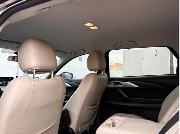 Car image 17