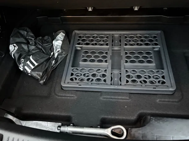 Car image 26