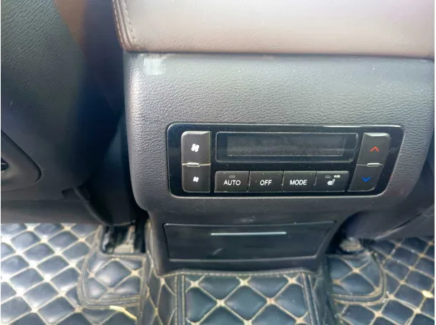 Car image 35