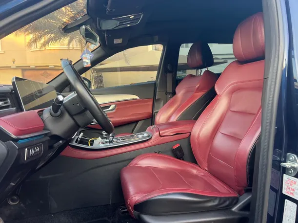 Car image 12