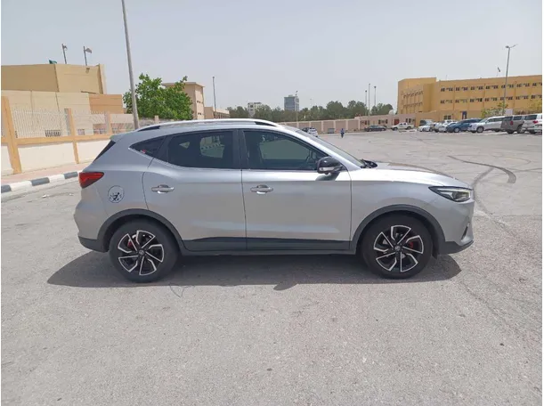 Car image 4