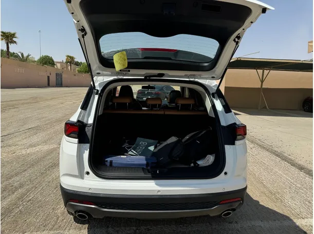 Car image 24