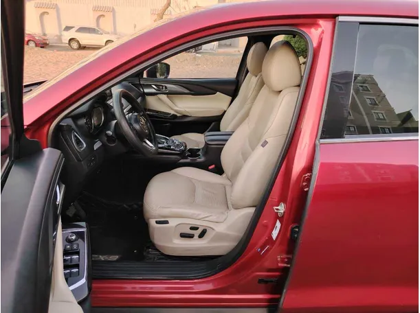 Car image 12