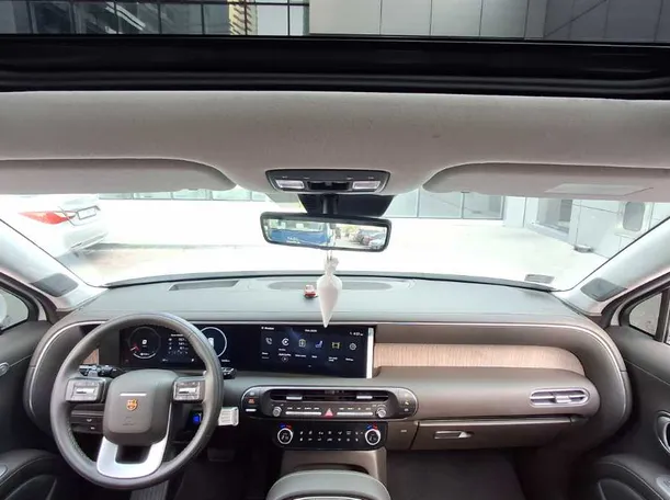 Car image 17