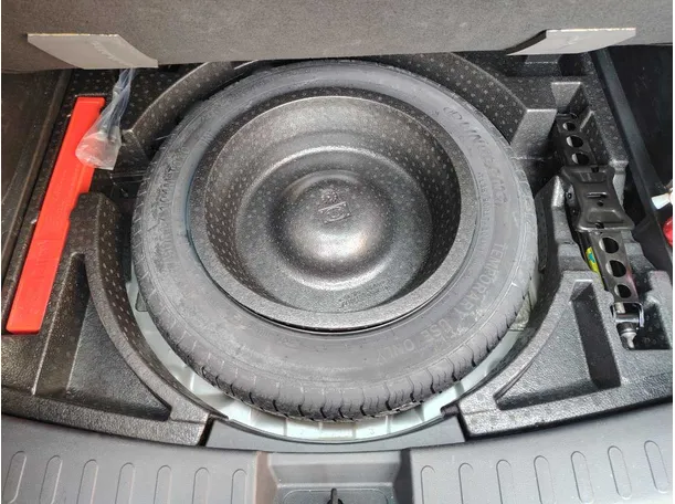 Car image 37
