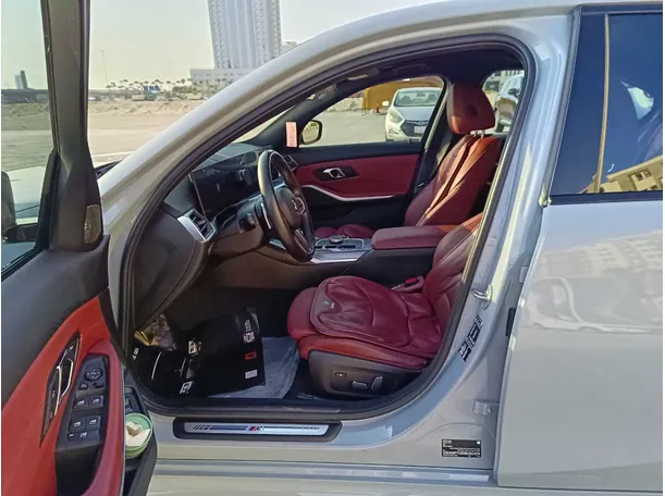 Car image 15