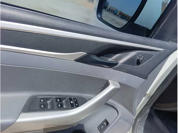Car image 29