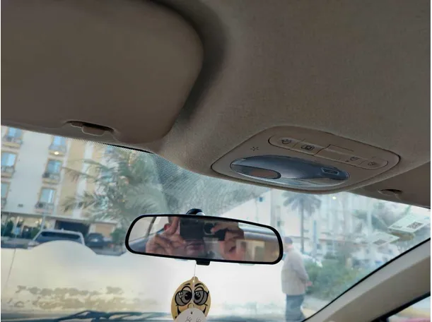 Car image 32