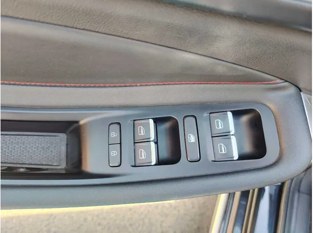 Car image 32