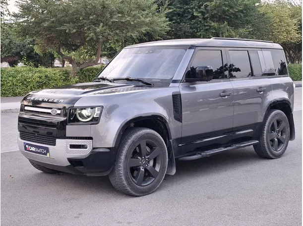 2022 لاند روفر ديفندر في الإمارات