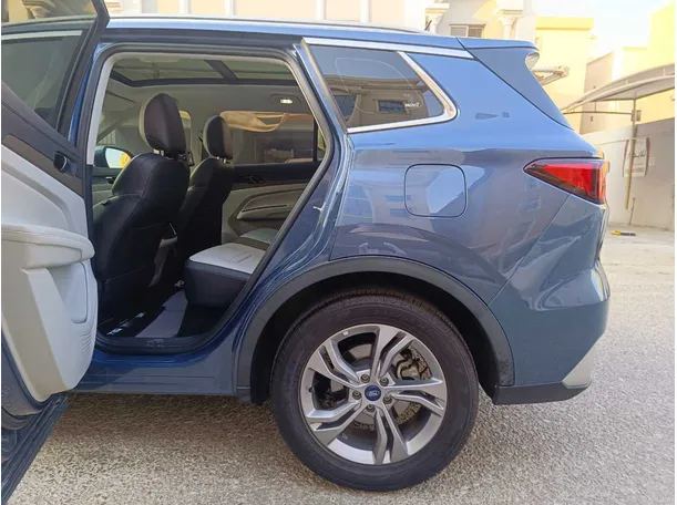 Car image 17