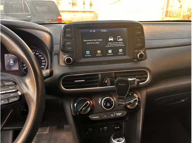 Car image 19