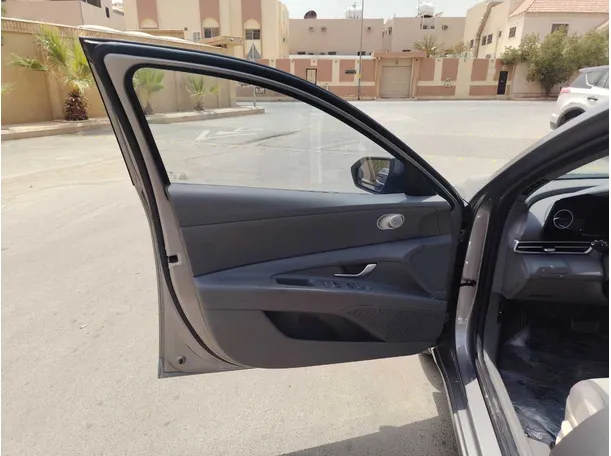 Car image 11