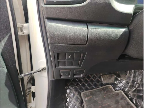 Car image 43