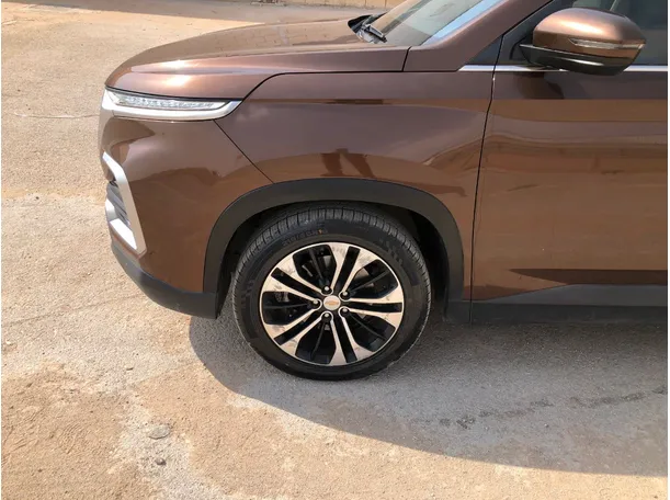 Car image 9