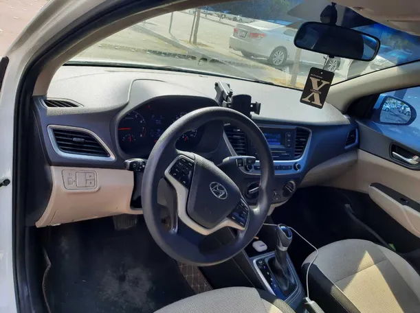 Car image 11