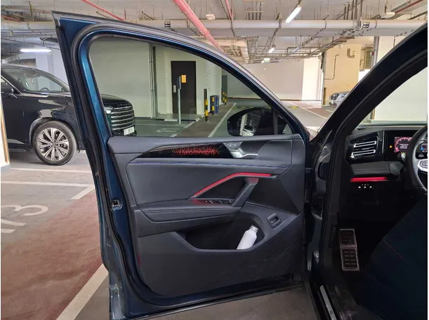 Car image 10
