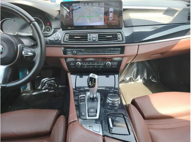 Car image 18