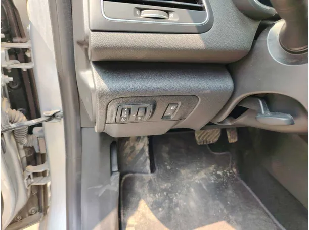Car image 43