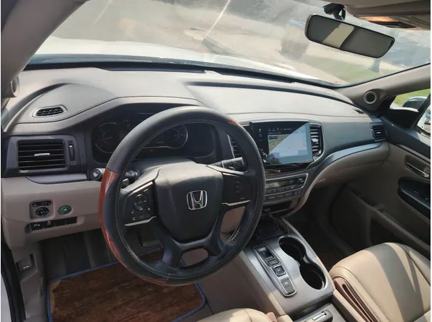 Car image 13