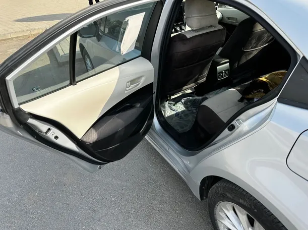 Car image 12
