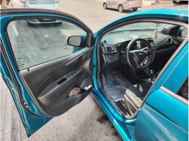 Car image 12