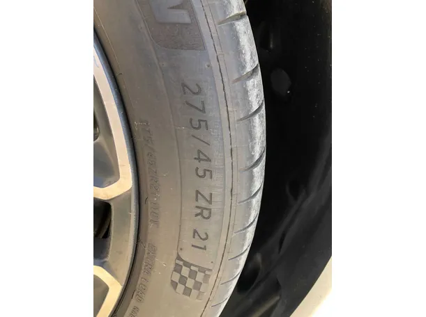 Car image 26