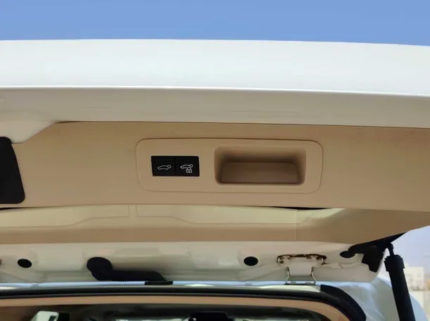 Car image 37
