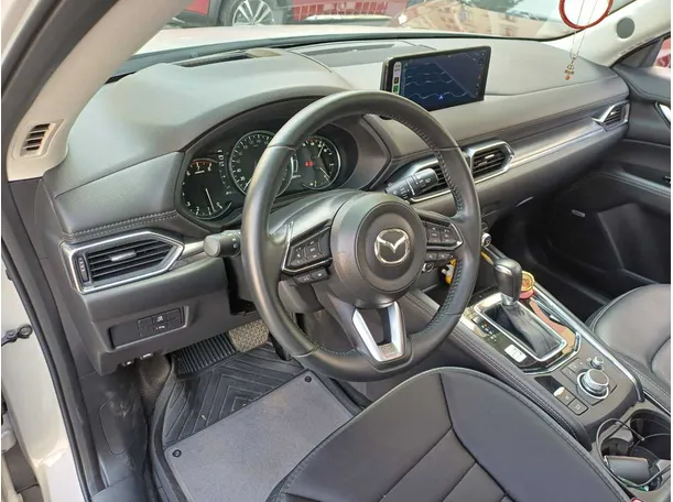 Car image 11