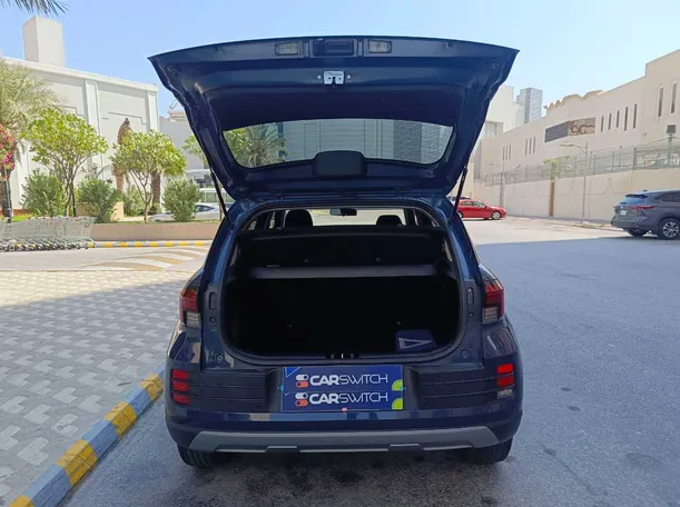 Car image 25