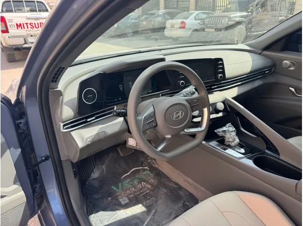 Car image 12
