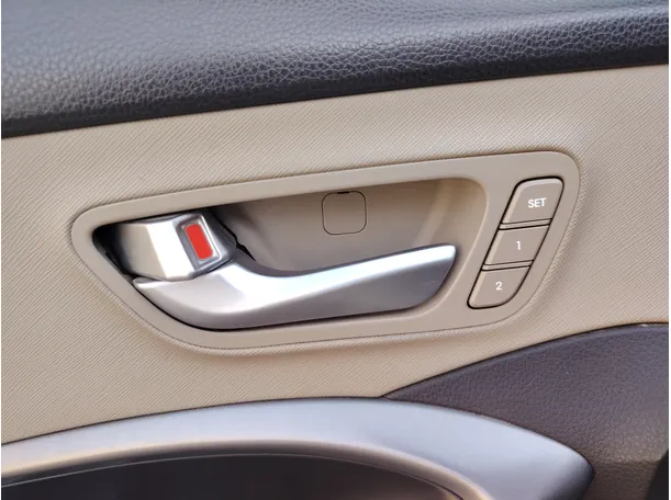 Car image 24