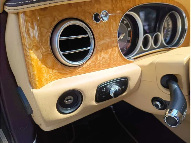 Car image 40