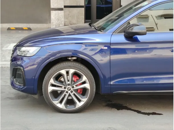 Car image 9