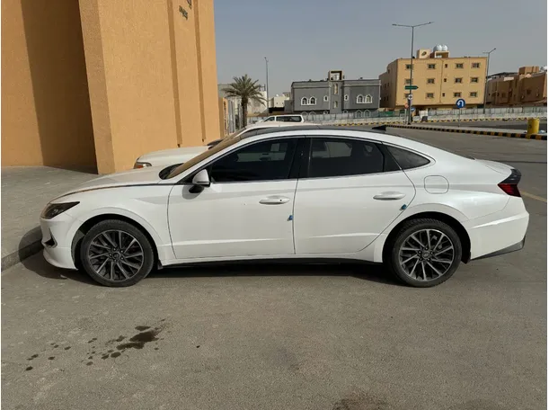 Car image 7