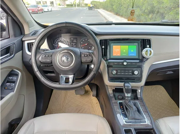 Car image 15