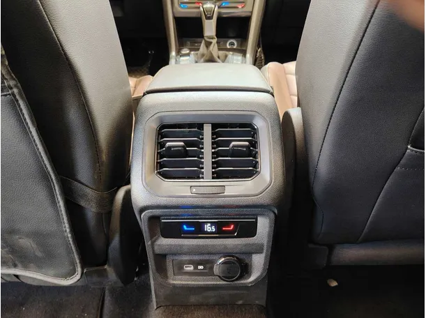 Car image 32