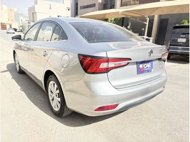 Car image 7