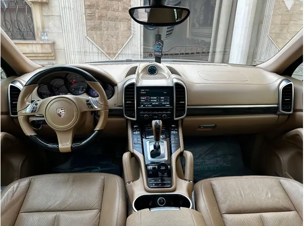 Car image 17