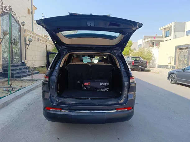 Car image 30