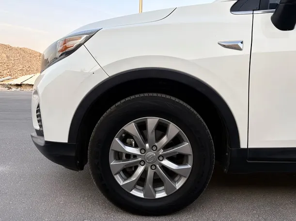 Car image 9