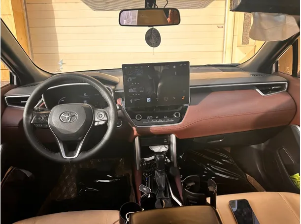 Car image 18