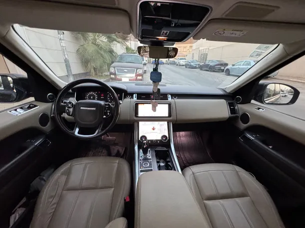 Car image 16