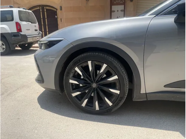 Car image 8