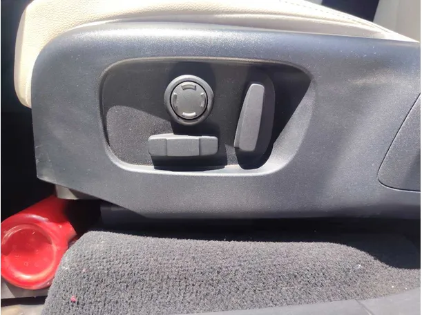 Car image 27